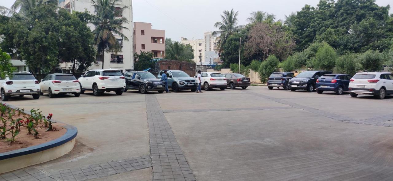Manjeera Sarovar Premiere Hotel Rājahmundry Buitenkant foto