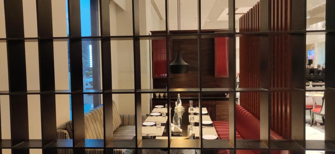 Manjeera Sarovar Premiere Hotel Rājahmundry Buitenkant foto