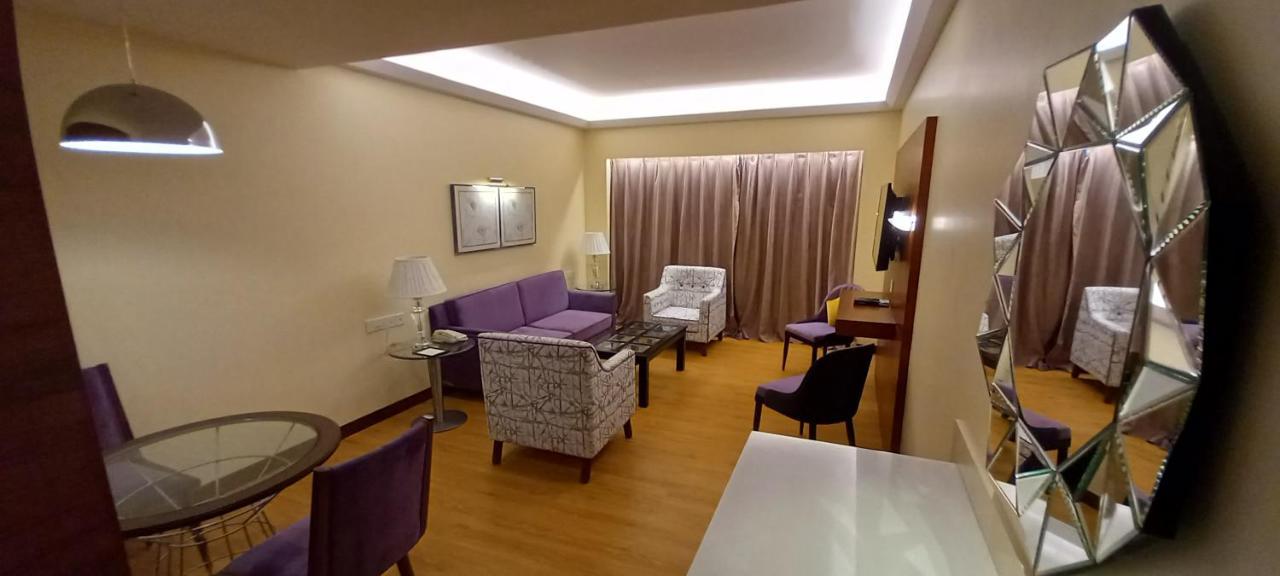Manjeera Sarovar Premiere Hotel Rājahmundry Buitenkant foto