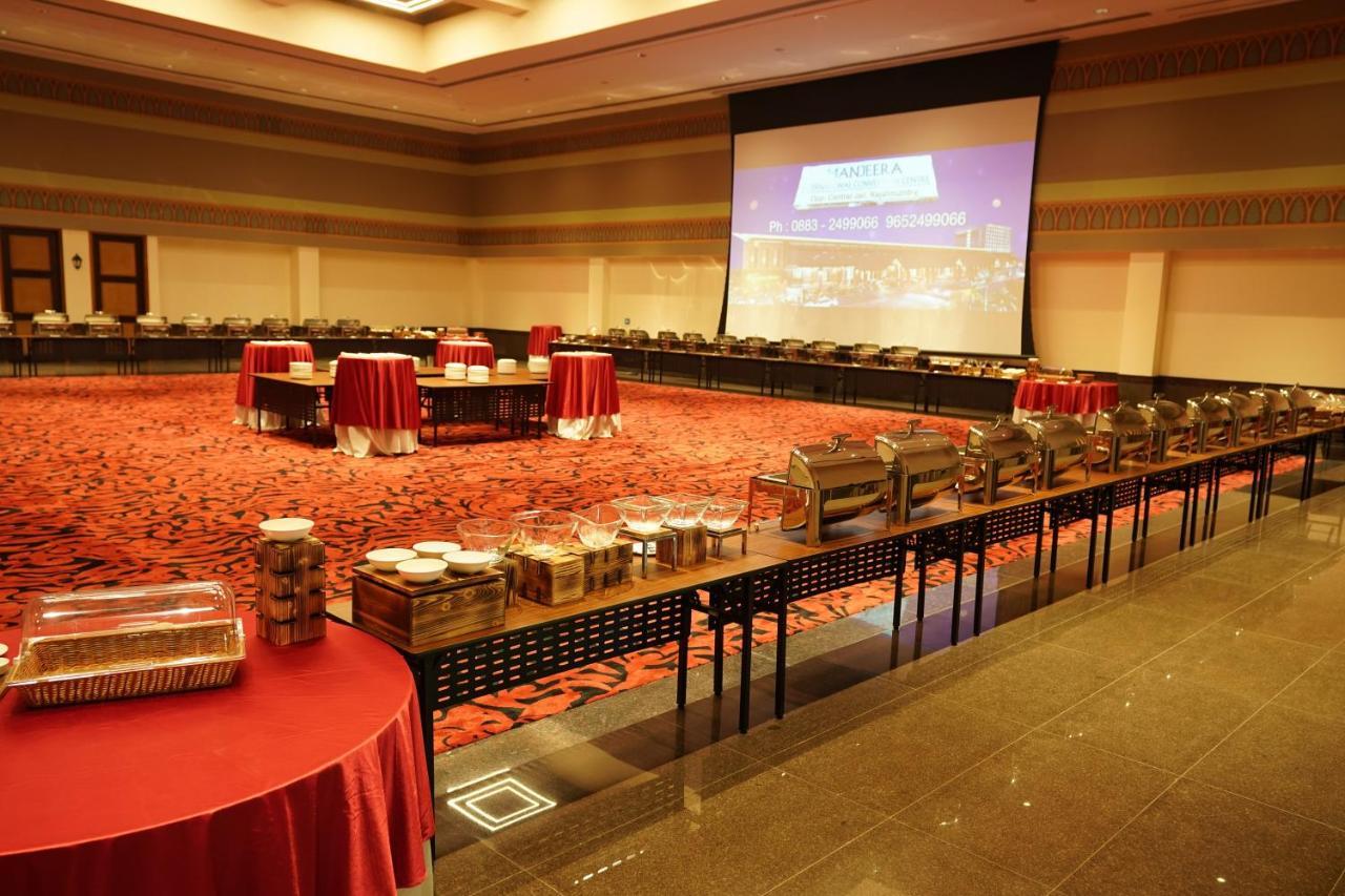 Manjeera Sarovar Premiere Hotel Rājahmundry Buitenkant foto