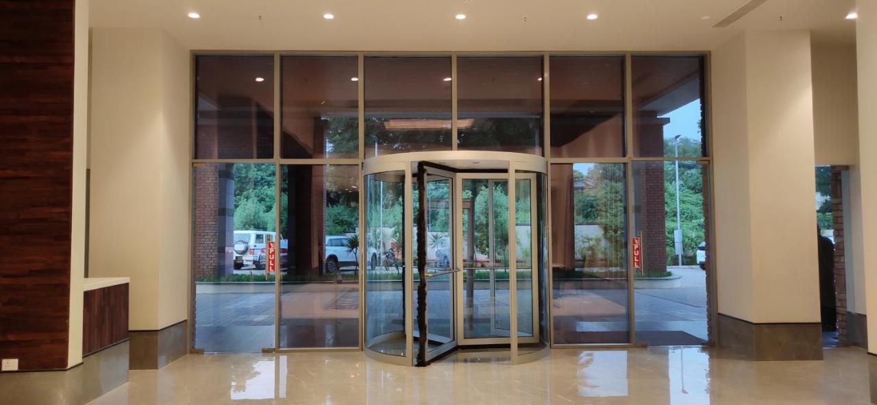 Manjeera Sarovar Premiere Hotel Rājahmundry Buitenkant foto