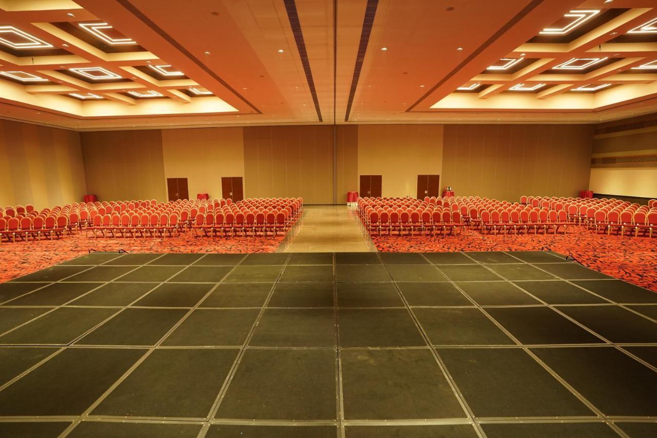 Manjeera Sarovar Premiere Hotel Rājahmundry Buitenkant foto