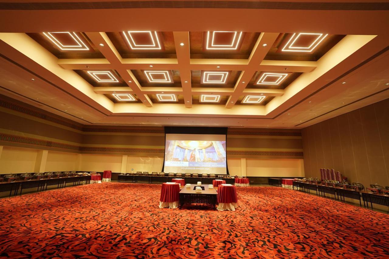 Manjeera Sarovar Premiere Hotel Rājahmundry Buitenkant foto