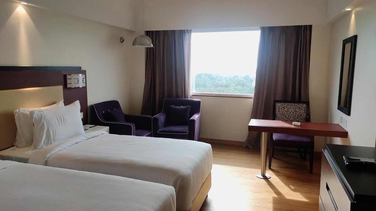 Manjeera Sarovar Premiere Hotel Rājahmundry Buitenkant foto