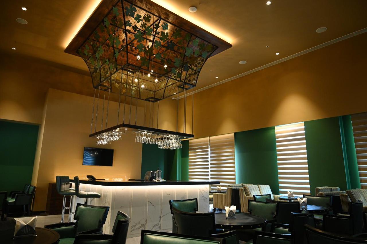 Manjeera Sarovar Premiere Hotel Rājahmundry Buitenkant foto