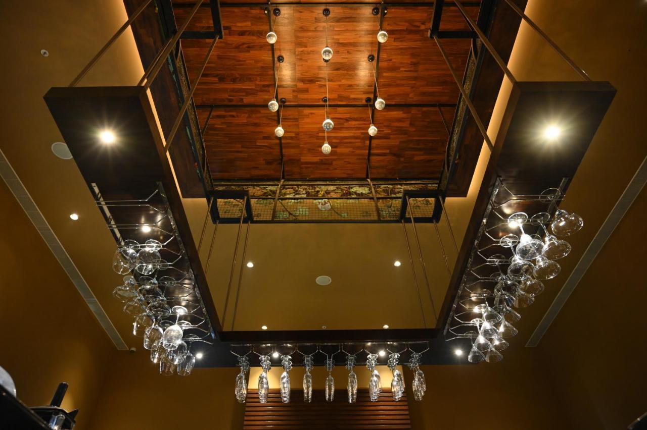 Manjeera Sarovar Premiere Hotel Rājahmundry Buitenkant foto