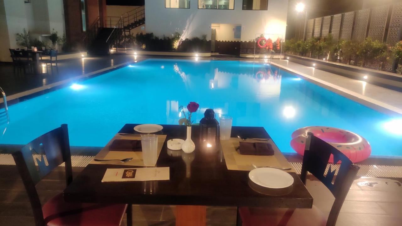 Manjeera Sarovar Premiere Hotel Rājahmundry Buitenkant foto