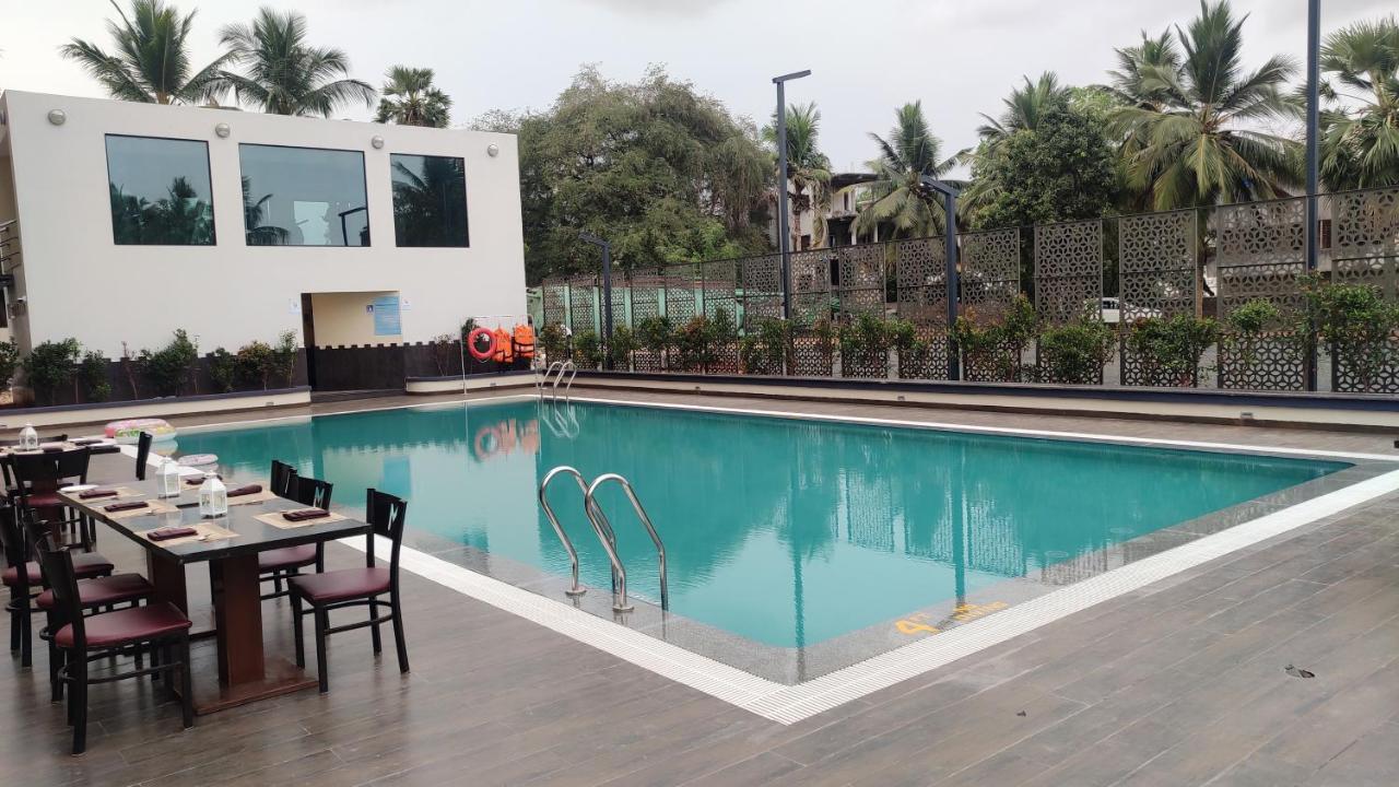 Manjeera Sarovar Premiere Hotel Rājahmundry Buitenkant foto