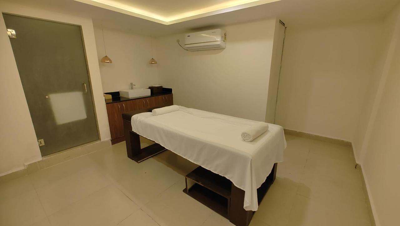 Manjeera Sarovar Premiere Hotel Rājahmundry Buitenkant foto