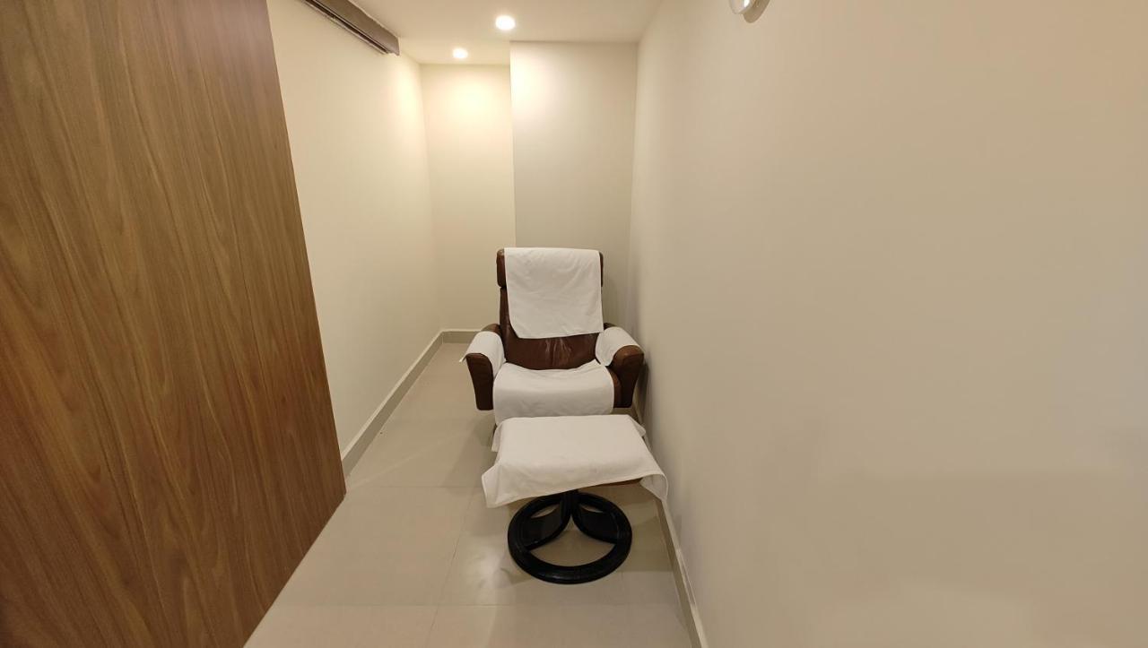 Manjeera Sarovar Premiere Hotel Rājahmundry Buitenkant foto