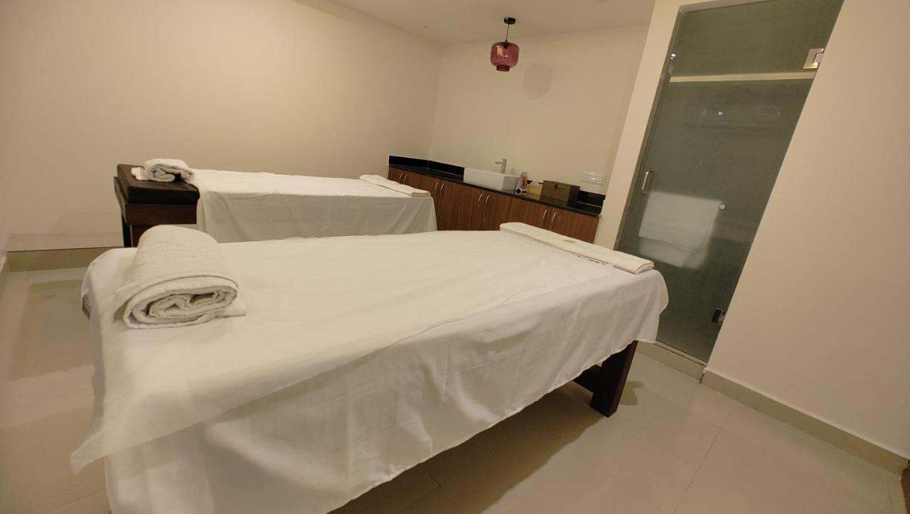Manjeera Sarovar Premiere Hotel Rājahmundry Buitenkant foto